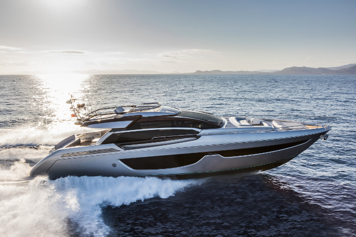 Ferretti Group al Dubai International Boat Show 2016 : Riva 76 Perseo