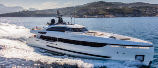 Columbus Yachts 40M Sport Hybrid MY Divine