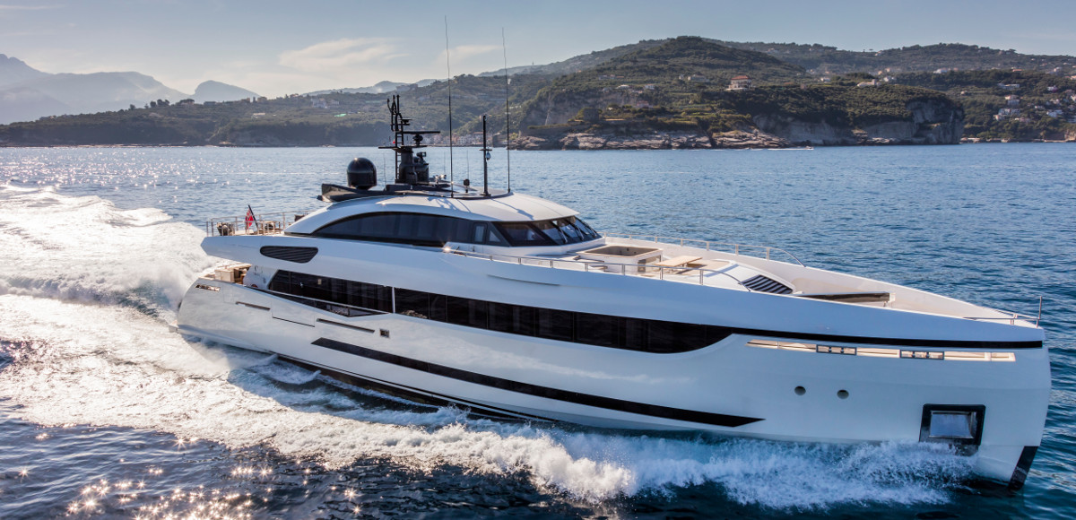 Columbus Yachts 40M Sport Hybrid MY Divine