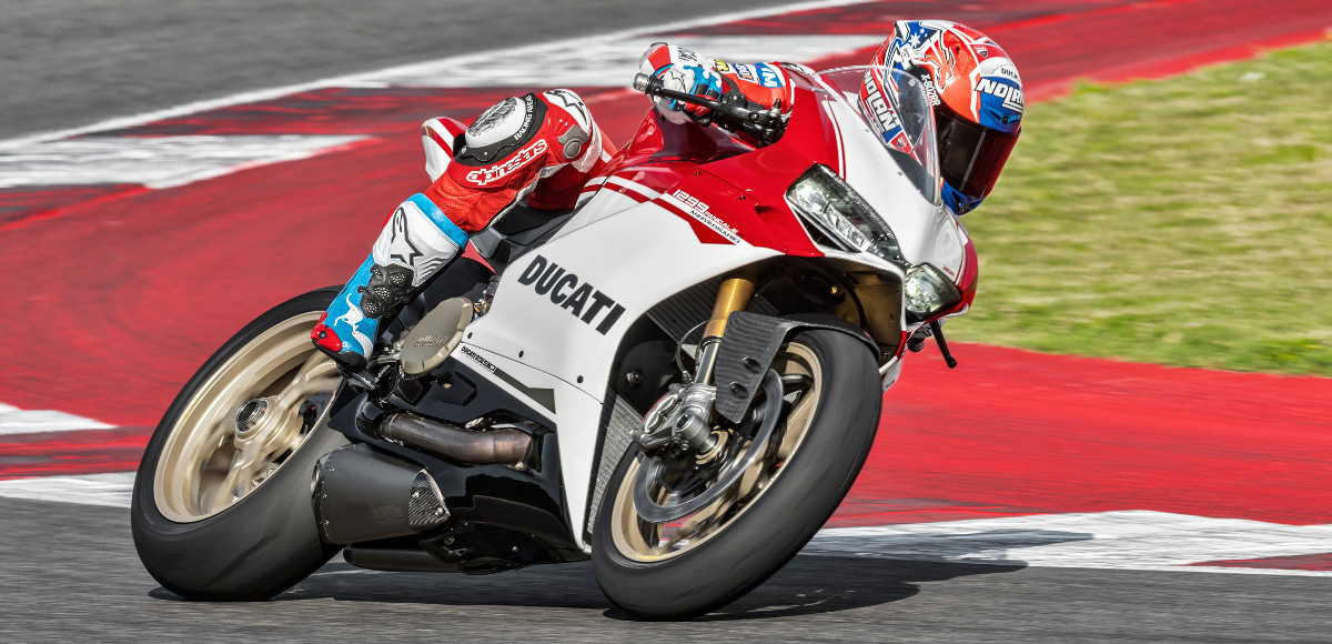 Il pilota collaudatore Casey Stoner in sella alla nuova Ducati 1299 Panigale S Anniversario