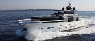 Il nuovo Arcadia Yachts A100 in navigazione