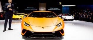 Stefano Domenicali presenta la Lamborghini Huracan Performante al Salone di Ginevra 2017