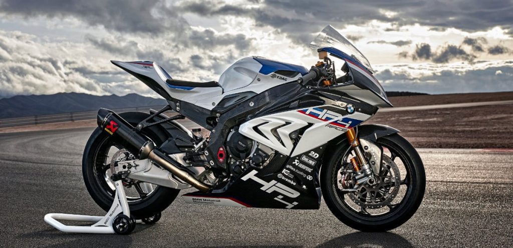 La nuova moto da corsa BMW HP4 RACE