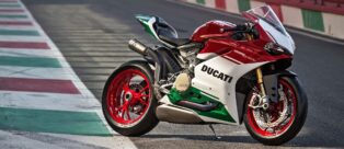 la nuova Ducati 1299 Panigale R Final Edition tributo al motore bicilindrico protagonista del Mondiale Superbike dal 1988