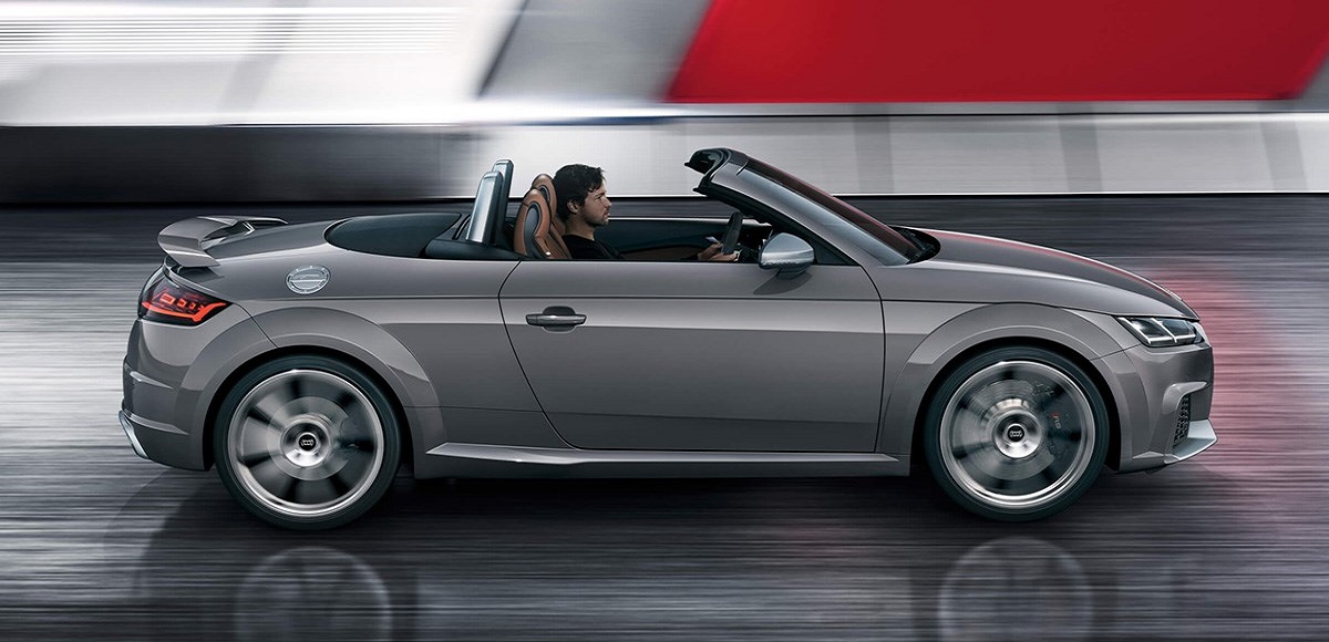 Audi TT RS Roadster: il piacere di guida all'aria aperta