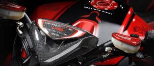 Il frontale della limited edition MV Agusta Brutale 800 RR LH44 realizzata in collaborazione con Lewis Hamilton