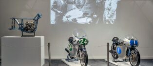 La sala intitolata Le Bicilindriche Desmo del giovane Hailwood della Mostra Temporanea Museo Ducati