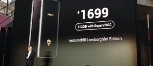 La presentazione dello smartphone di lusso Oppo Find X Lamborghini