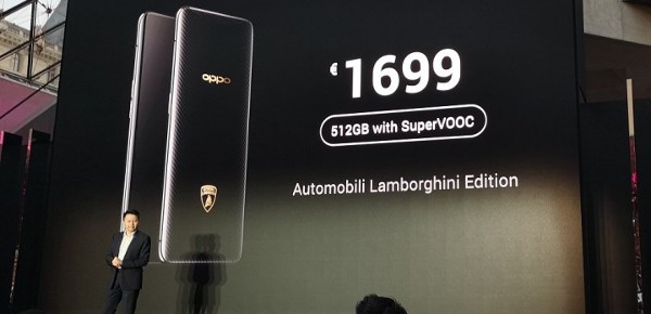 La presentazione dello smartphone di lusso Oppo Find X Lamborghini