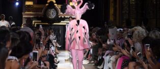 La sfilata della Collezione Alta Moda AI 2018-2019 Schiaparelli