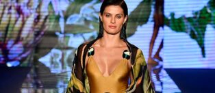 la sfilata della collezione swimwear 2019 Sinesia Karol