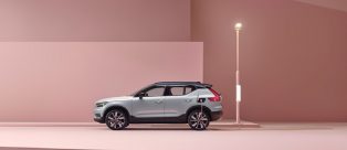 Volvo XC40 Recharge P8: Rivoluzione Green La prima auto 100% elettrica di Volvo 