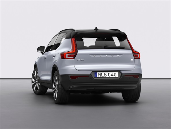 Volvo XC40 Recharge P8: Rivoluzione Green La prima auto 100% elettrica di Volvo 