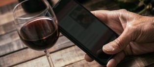 Combivino: arriva l'app che aiuta a scegliere il vino