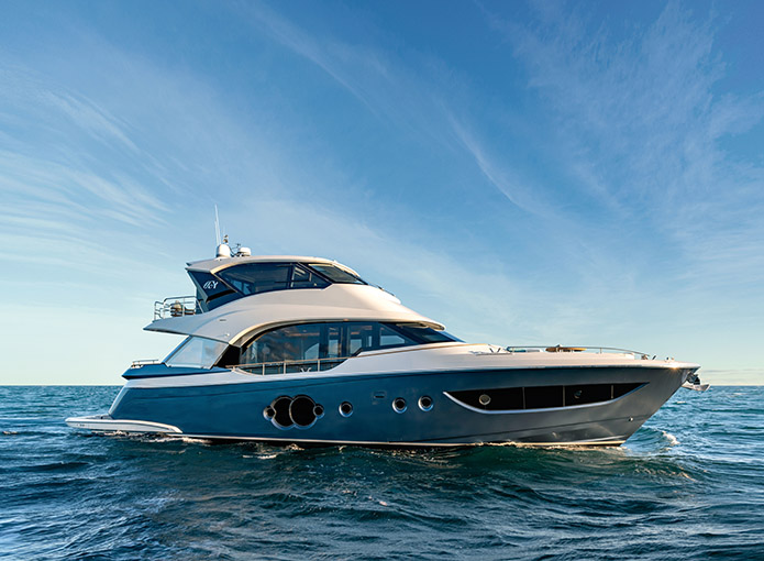 Yacht MCY 70 Skylounge Il primo cruiser con flybridge chiuso