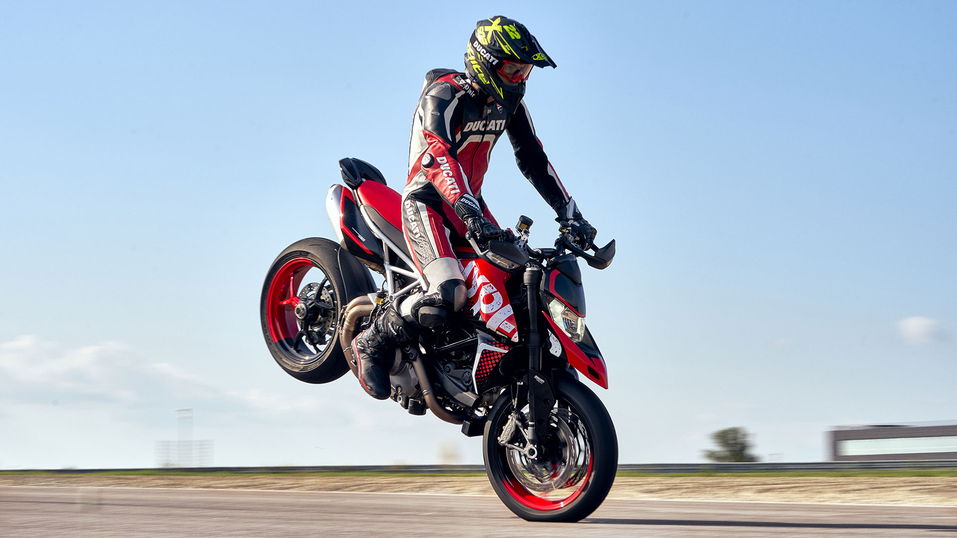 Ducati Hypermotard 950 RVE Leggerezza e aggressività, divertimento e adrenalina Tratto distintivo: la grafica "Graffiti" con un effetto da aerografia artigianale