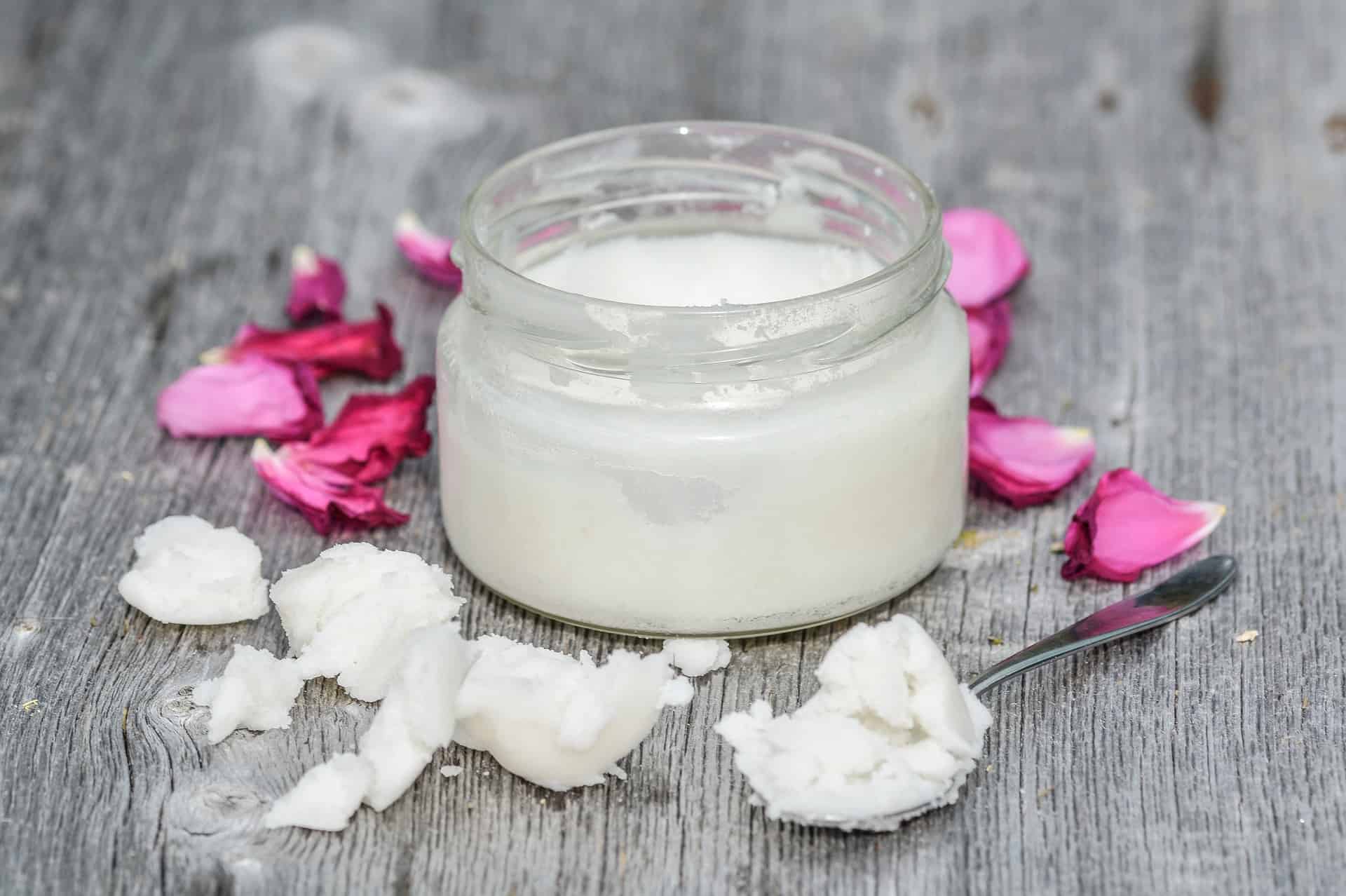 Olio di cocco: proprietà, usi e benefici in campo cosmetico