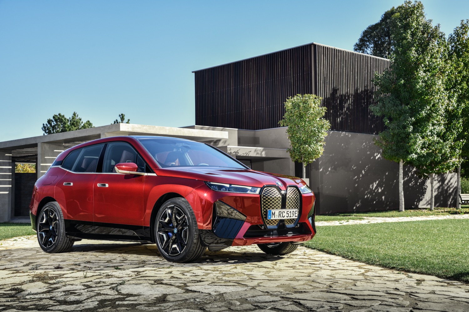 BMW iX: il nuovo SUV 2021 della casa bavarese è elettrico