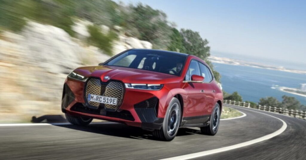 BMW iX: il nuovo SUV 2021 della casa bavarese è elettrico