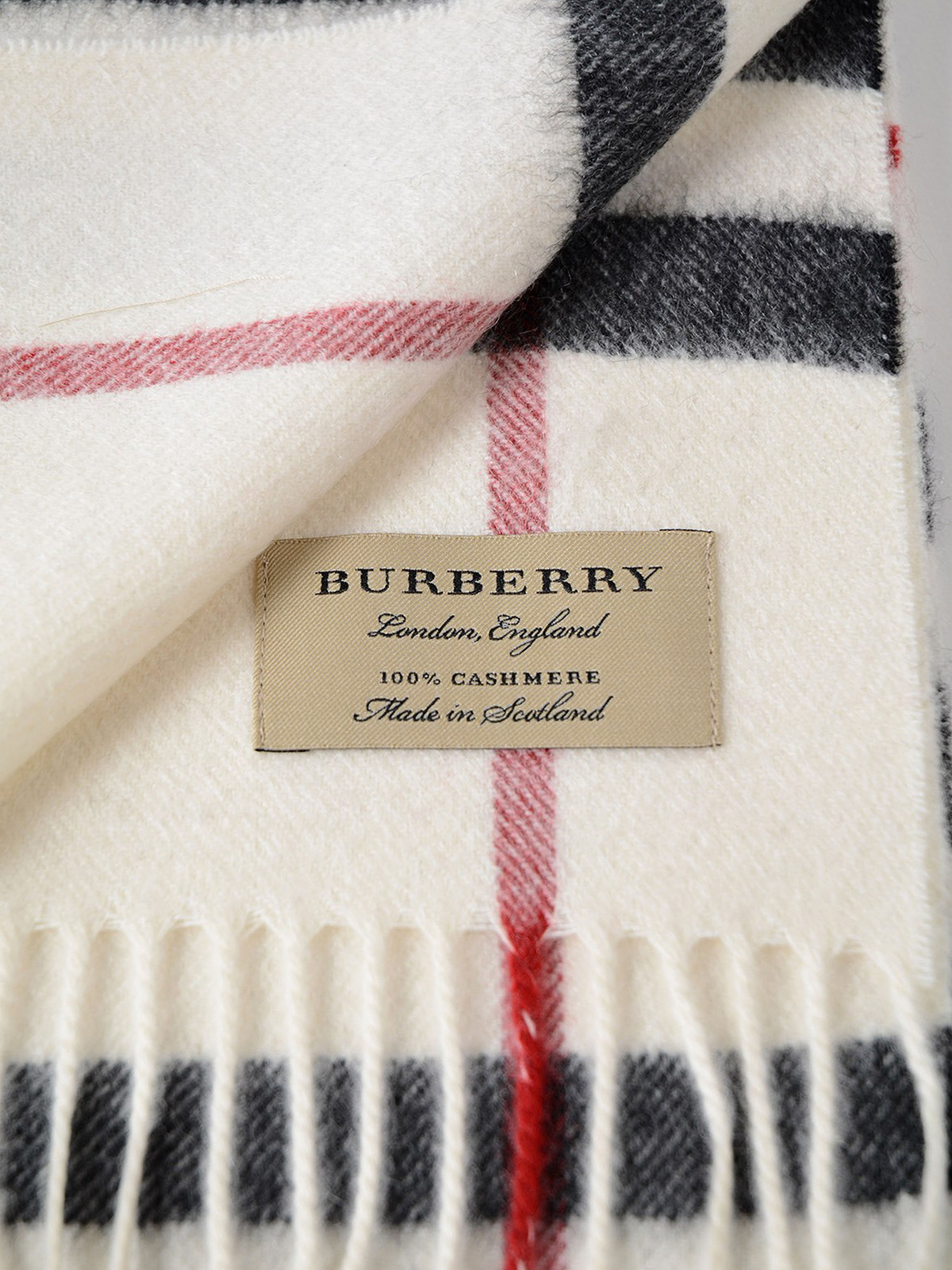 Cashmere Burberry: il più pregiato dell’universo