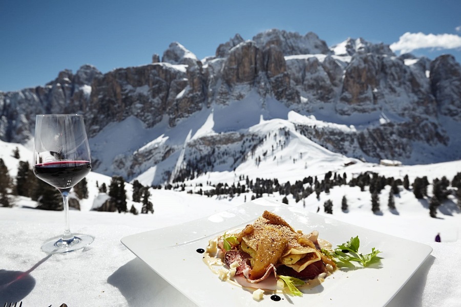 In questo momento viaggiare è complicato, se non impossibile, ma questo non significa non poter fare progetti futuri. E allora facciamoli proprio in casa nostra. Ecco le mete invernali Italia più gettonate: cinque esclusive esperienze invernali da fare in Italia, Covid permettendo