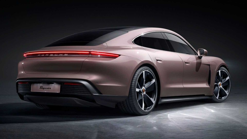 PORSCHE TAYCAN 2021: IN ARRIVO LA QUARTA VERSIONE DELL'ELETTRICA SPORTIVA