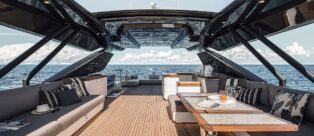 MONTE CARLO YACHTS 96 UN'ALLEANZA INTELLIGENTE CHE UNISCE ELEGANZA ED EFFICIENZA