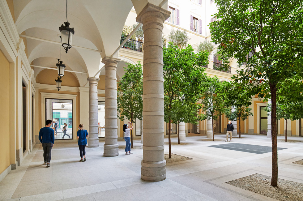 Apple Roma Apre in Via del Corso lo store della mela più grande d'Europa