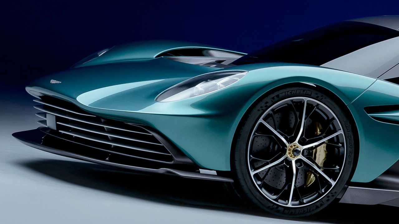 Aston Martin Valhalla: la supercar esclusiva pronta a sfidare la Ferrari SF90 Stradale