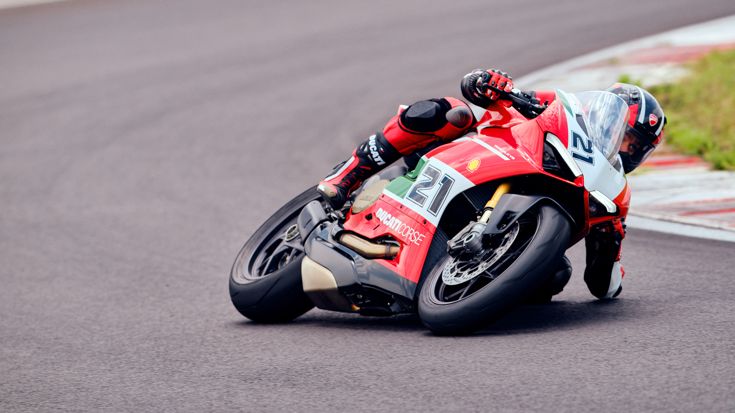 Ducati Panigale V2 Bayliss 1st Championship 20th Anniversary Un omaggio ad un gigante del motociclismo