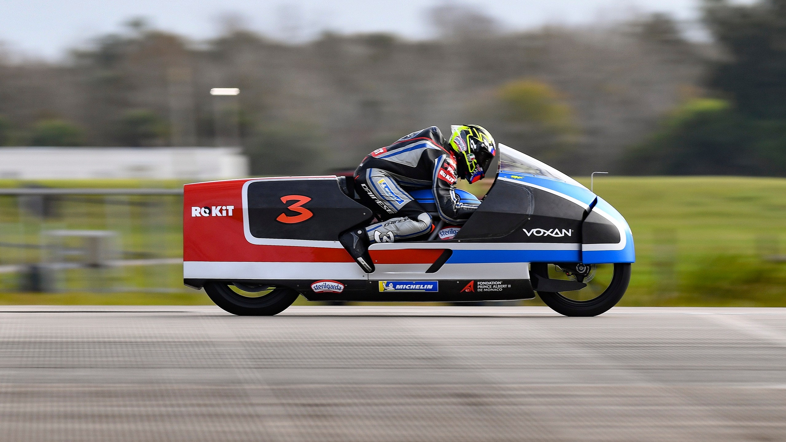 Max Biaggi nuovo record di velocità: l'ex pilota vola a 455 km/h 