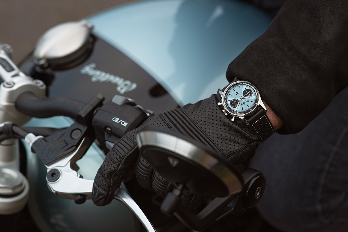 Triumph Speed Twin Breitling Icona di stile e tecnologia