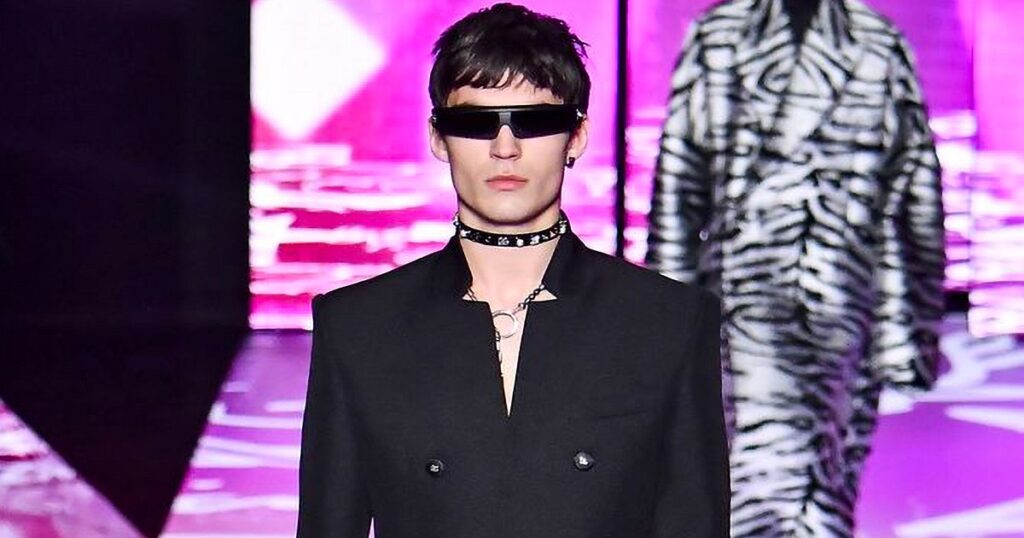 Tendenze Moda Uomo Autunno 2022: dal totalblack alle giacche doppiopetto!