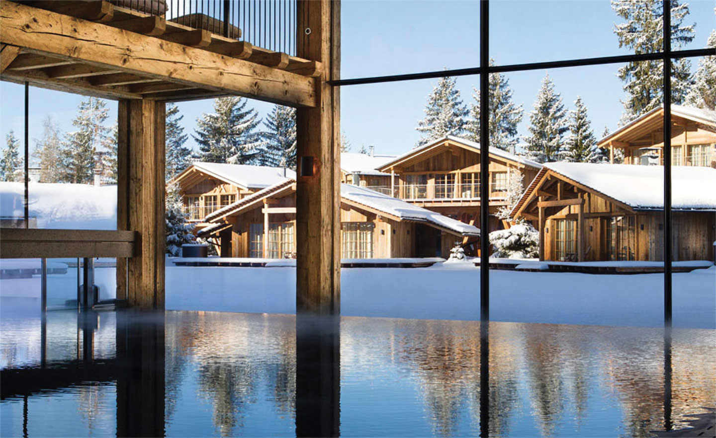 Infinity Pool Italia Una vista spettacolare sulle montagne innevate 