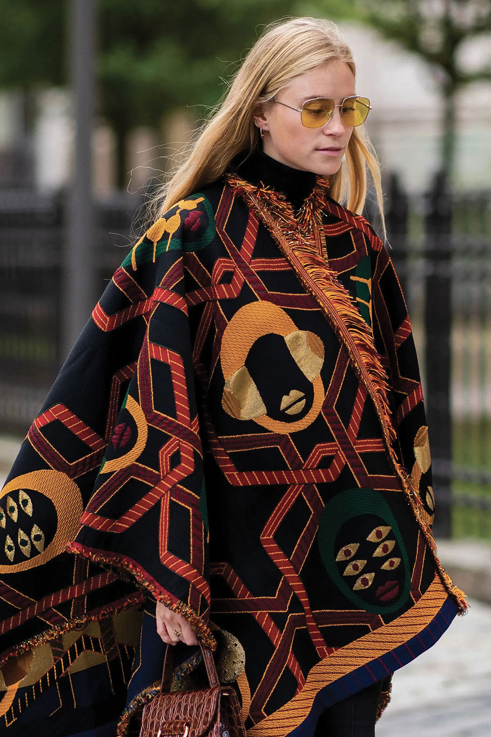 Poncho Inverno 2023: caldo come un maglione, ma avvolgente come una coperta 