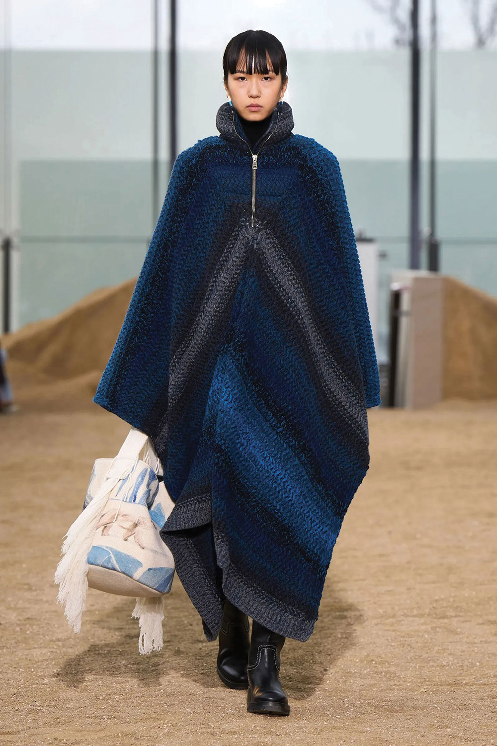 Poncho Inverno 2023: caldo come un maglione, ma avvolgente come una coperta 