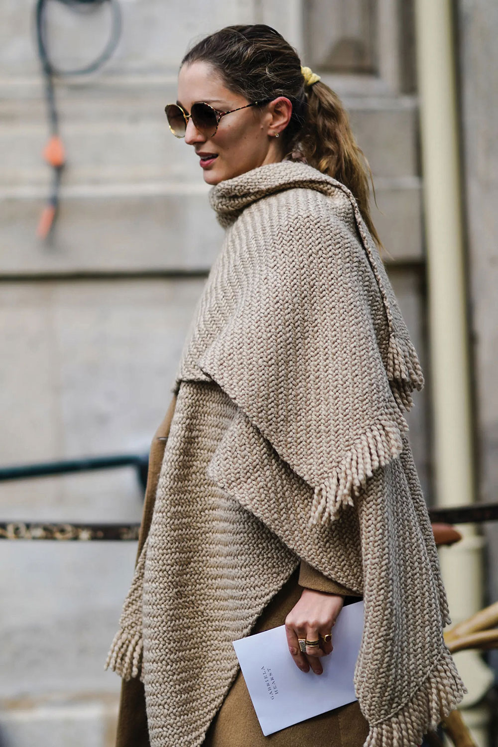 Poncho Inverno 2023: caldo come un maglione, ma avvolgente come una coperta 