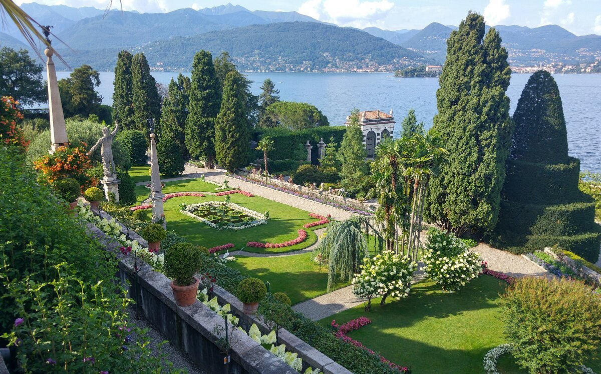 Louis Vuitton sceglie l'Isola Bella per la sua sfilata