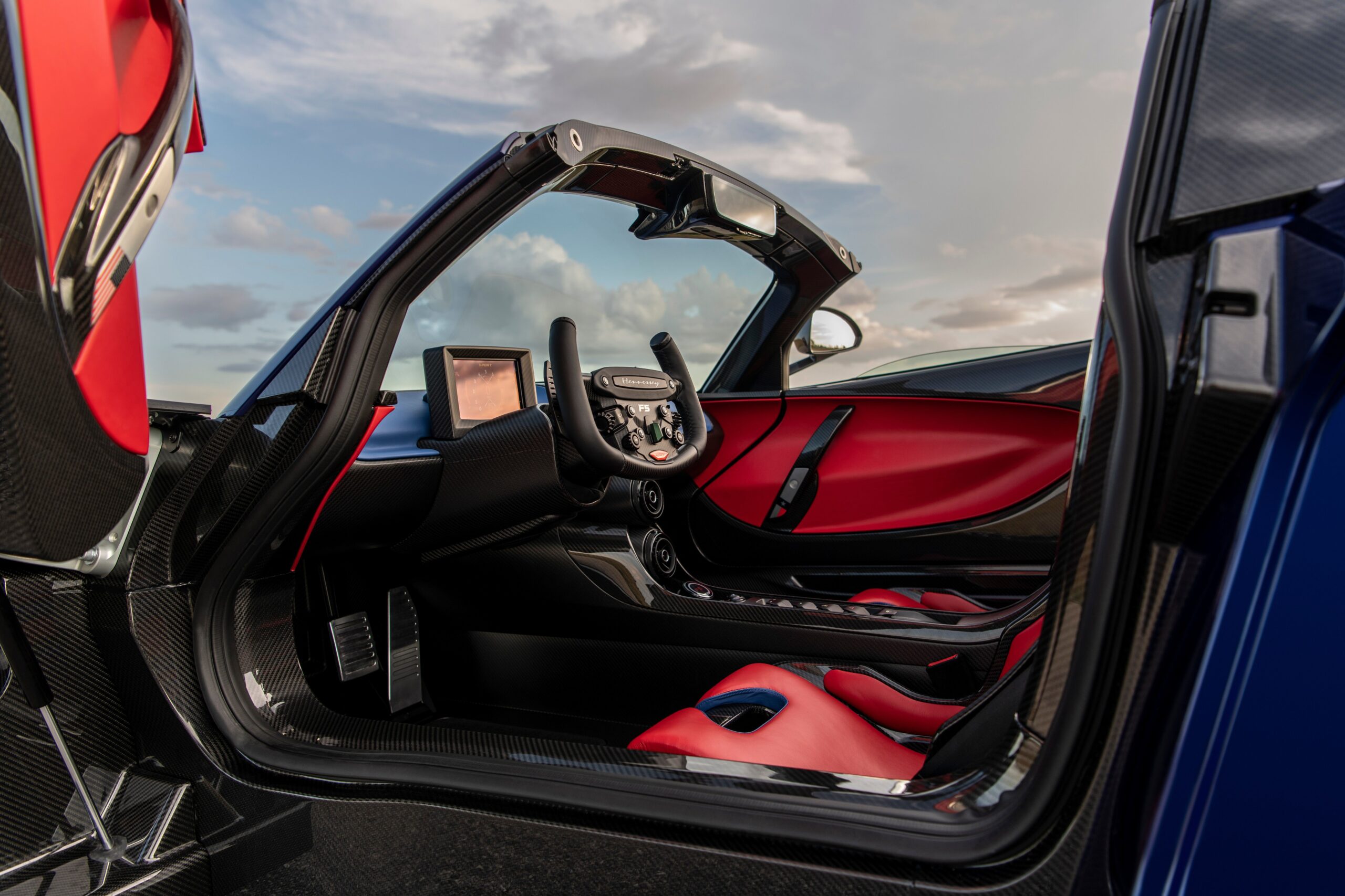 Hennessey Venom F5 Roadster Il regalo di Michael Jordan costa 3 milioni di dollari!