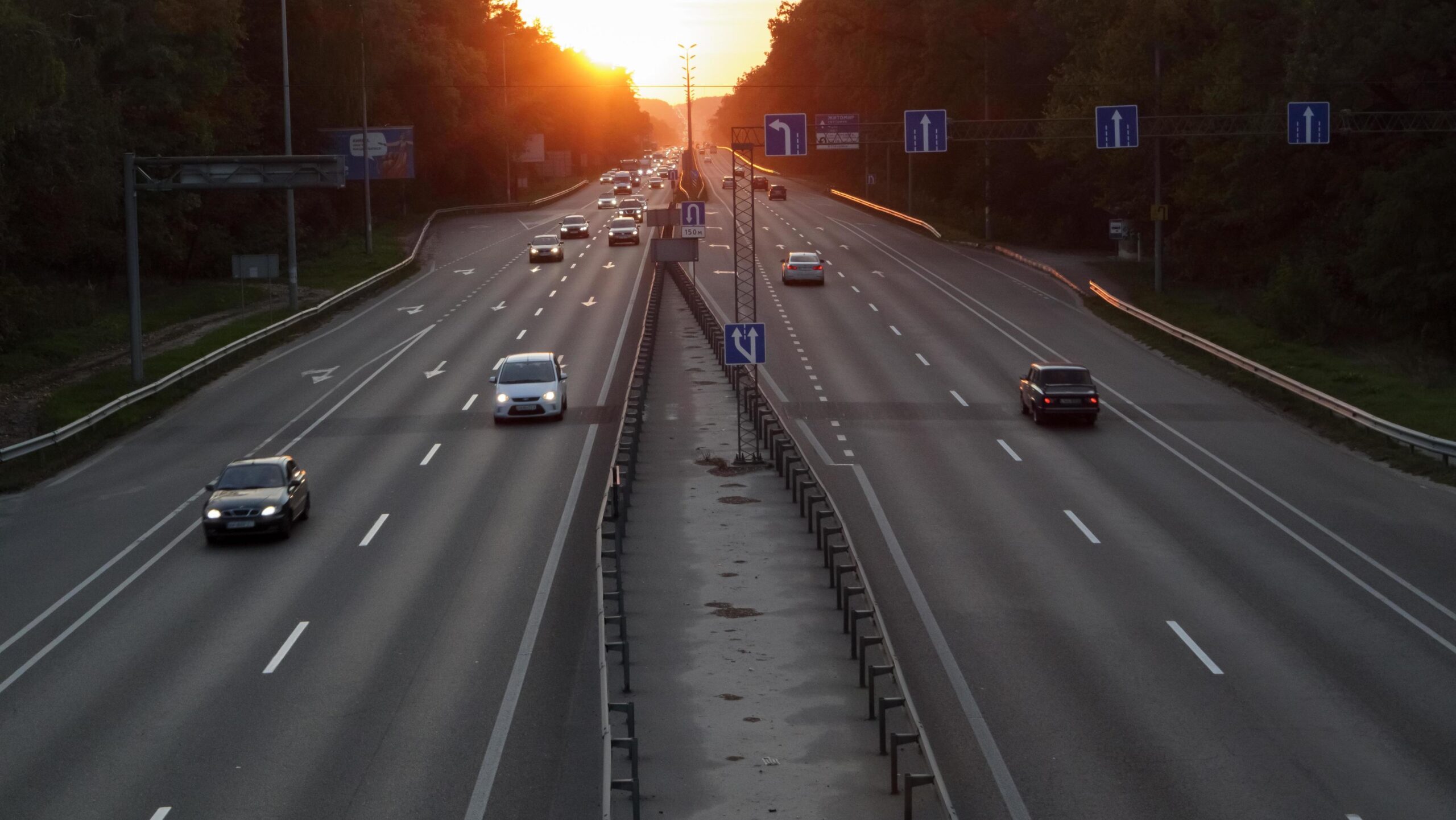 Strada elettrificata Svezia In Svezia dal 2025 le auto si ricaricano in movimento!