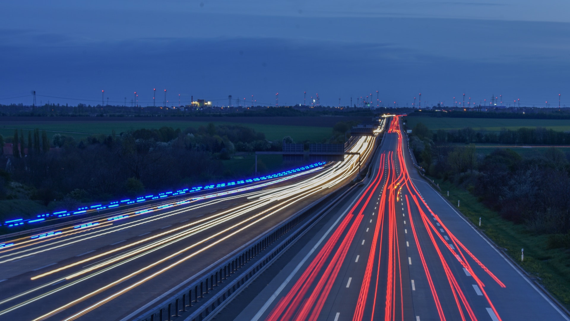 Strada elettrificata Svezia In Svezia dal 2025 le auto si ricaricano in movimento!