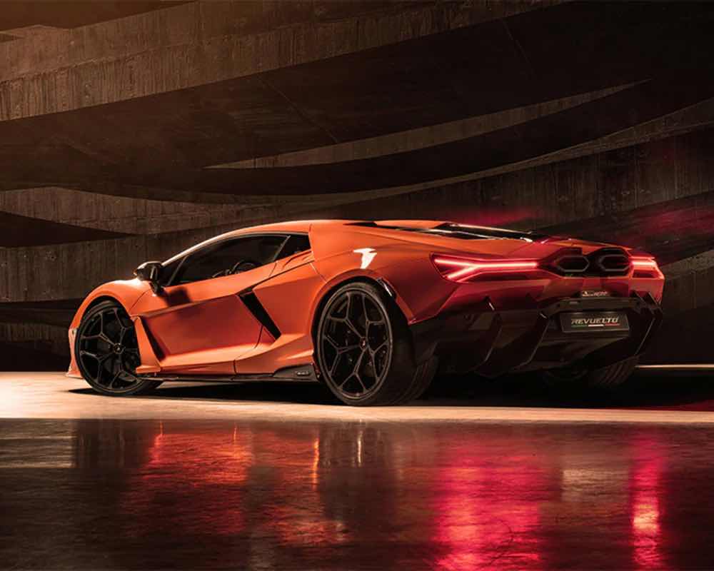 Lamborghini Revuelto: la prima ibrida plug-in, 825 CV e 3 motori elettrici!