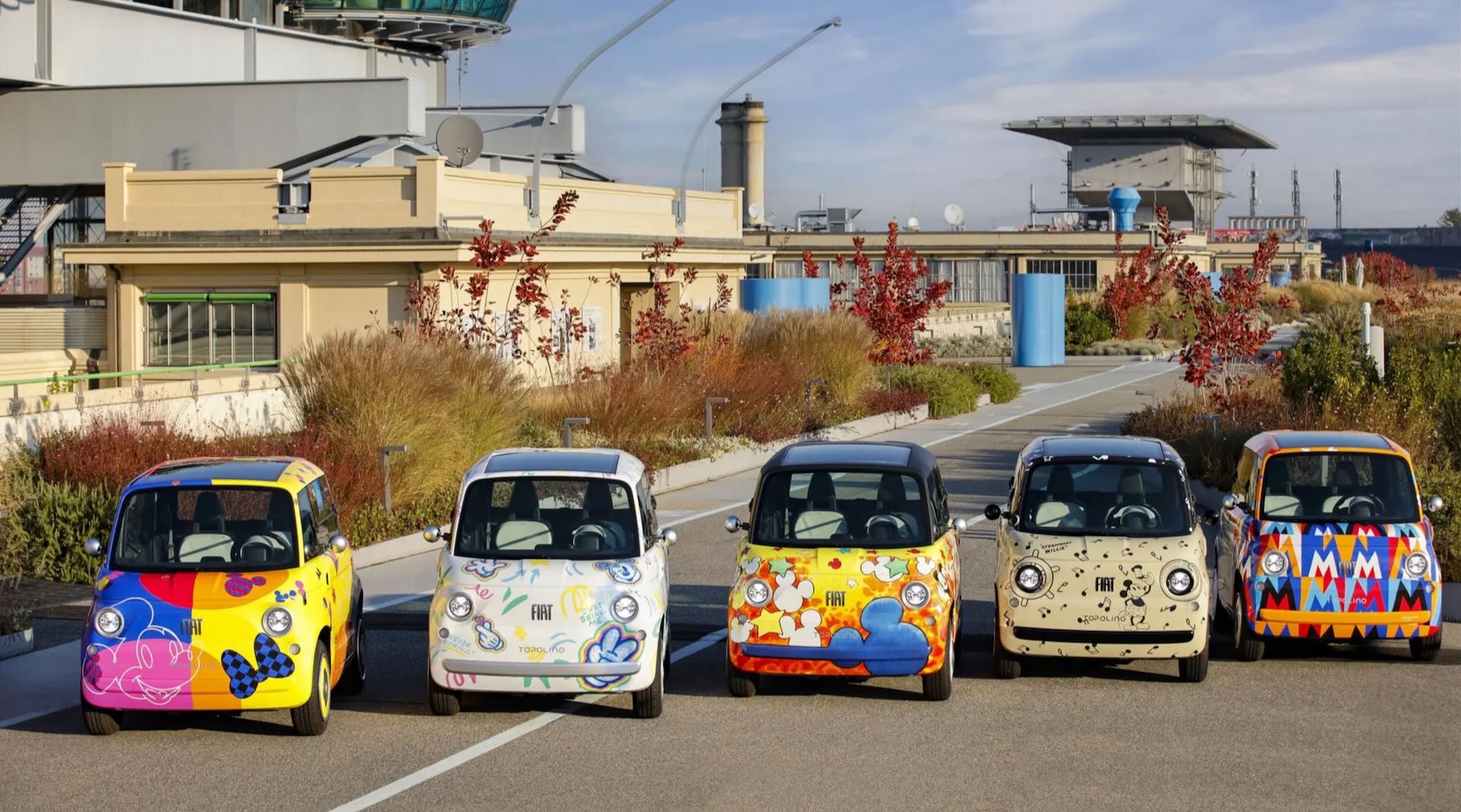 Per omaggiare il centenario del Lingotto di Torino e quello di Walt Disney, Stellantis ha deciso di rendere omaggio a entrambi con una collezione unica di cinque modelli di Fiat Topolino.