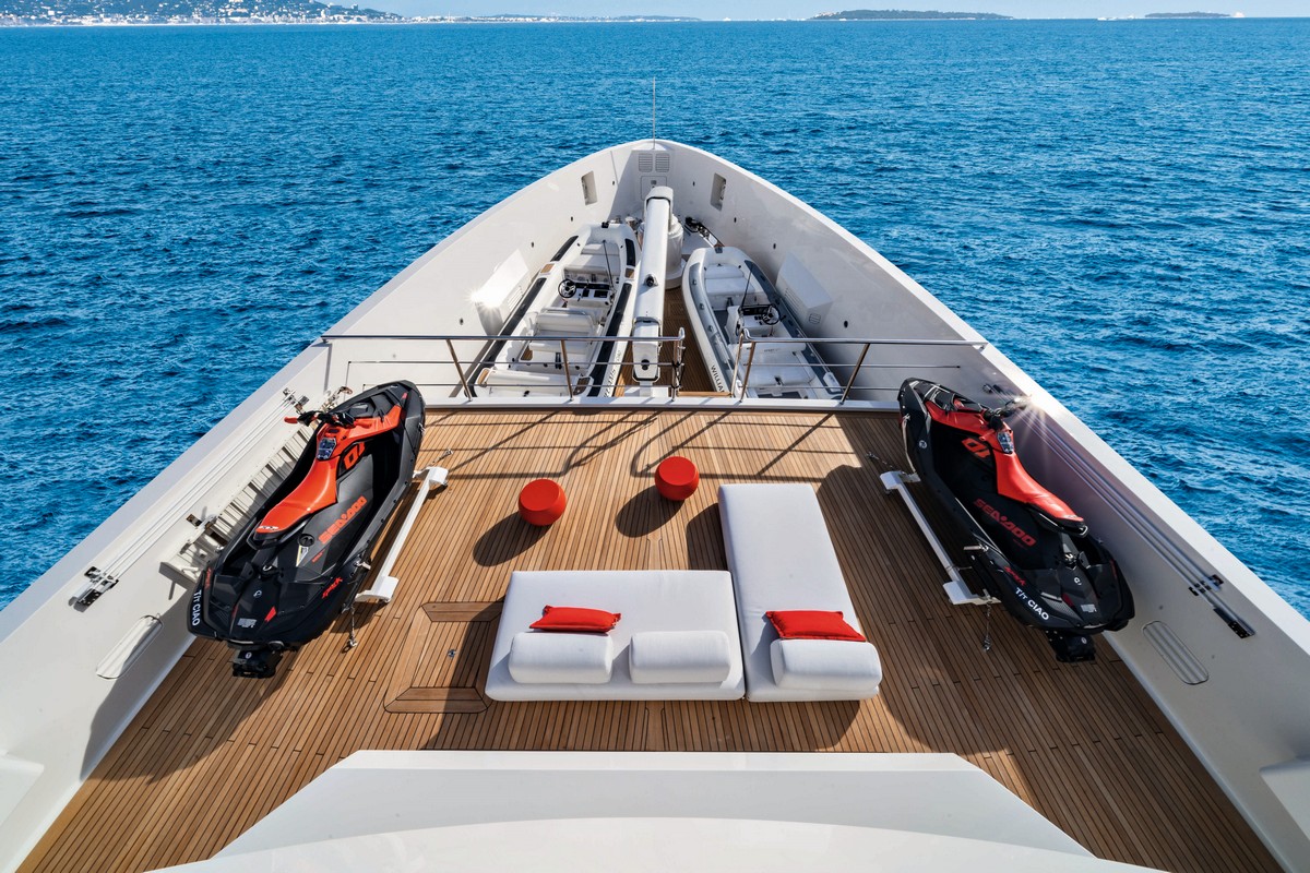 Yacht CRN My Ciao: avanguardia pura, eleganza e design 