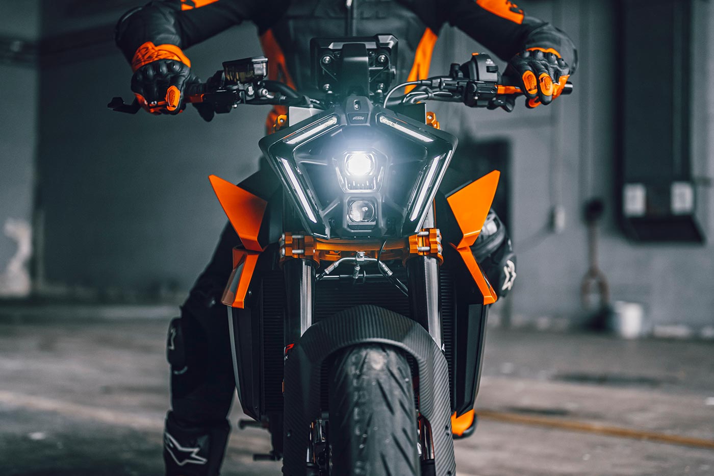 KTM 1390 Super Duke R: nel 2024 è più aggressiva che mai 