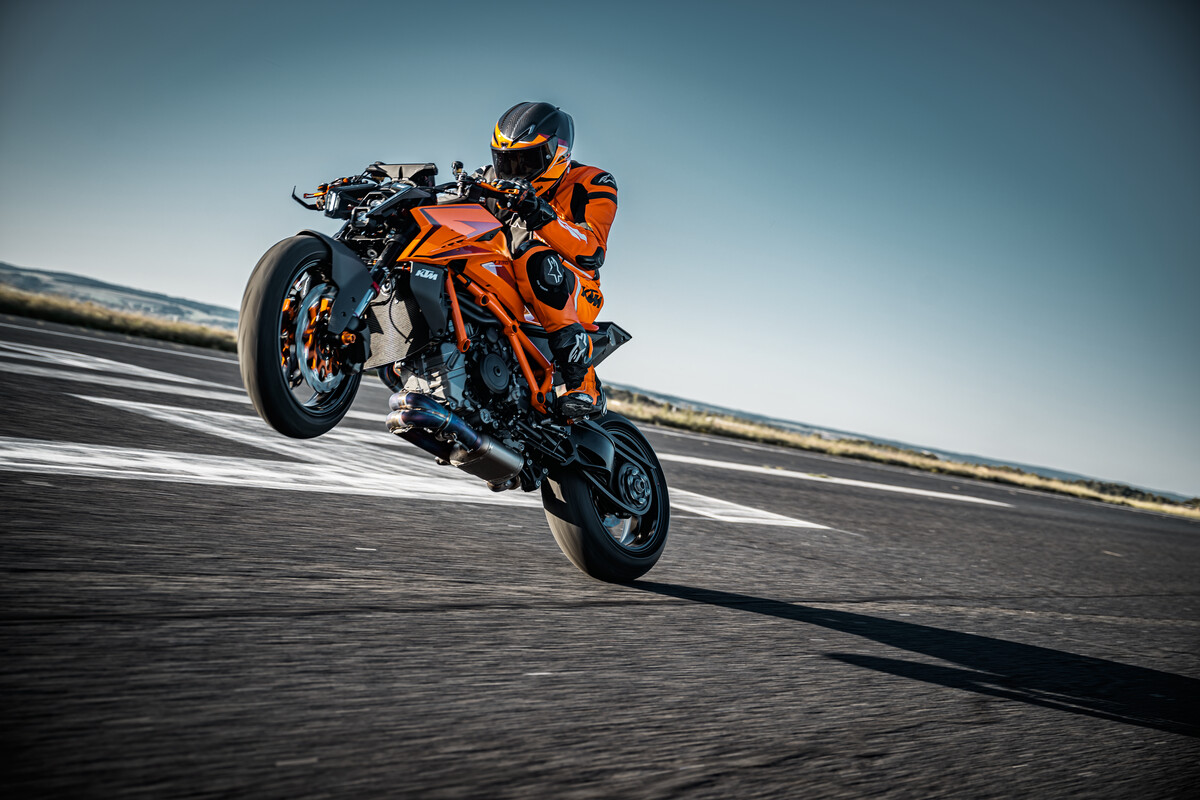 KTM 1390 Super Duke R: nel 2024 è più aggressiva che mai 