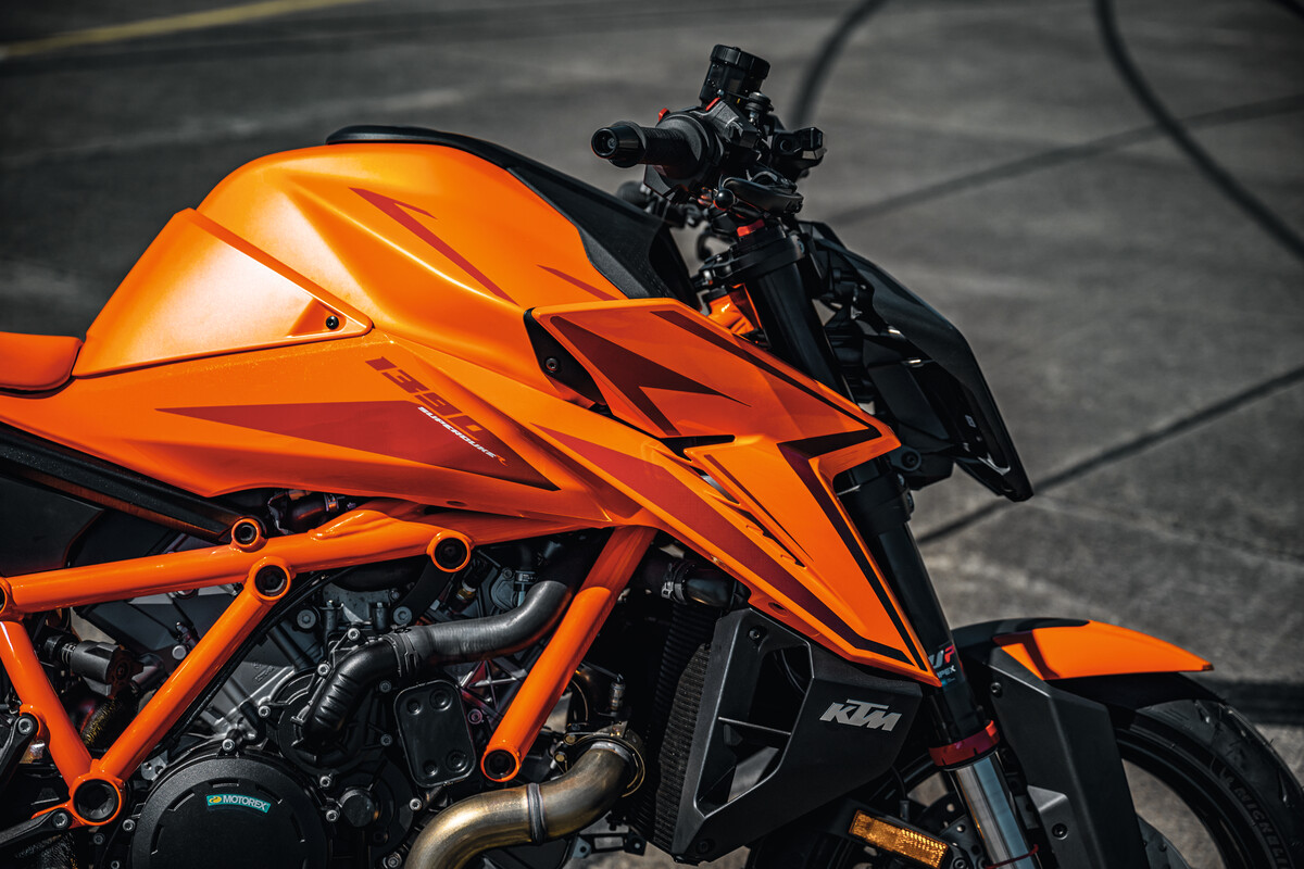 KTM 1390 Super Duke R: nel 2024 è più aggressiva che mai 