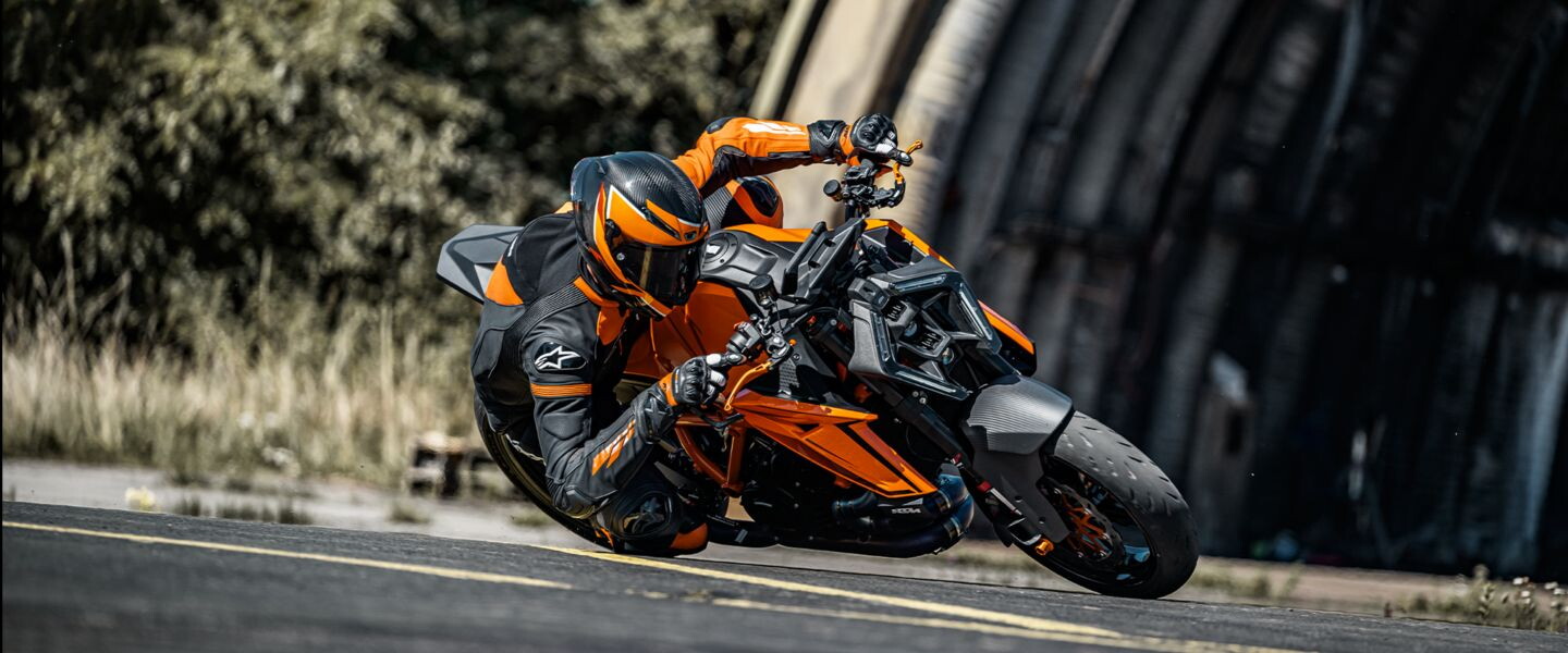 KTM 1390 Super Duke R: nel 2024 è più aggressiva che mai 