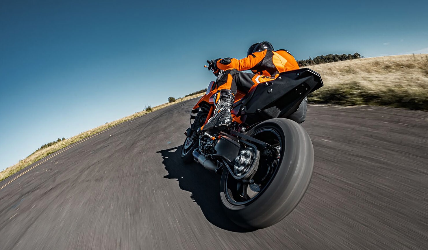 KTM 1390 Super Duke R: nel 2024 è più aggressiva che mai 