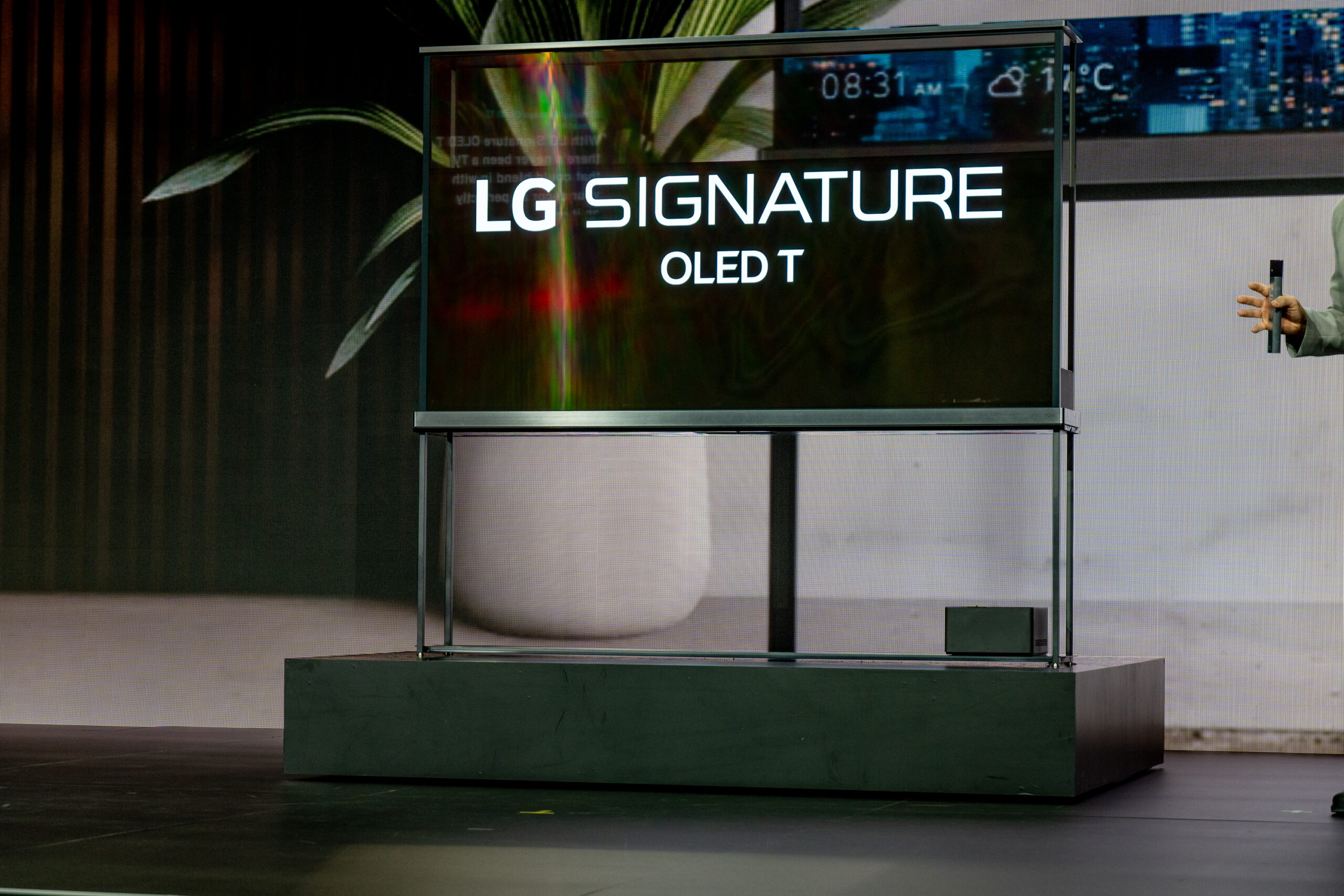 LG Signature OLED T, il primo televisore trasparente al mondo!